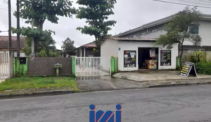 Casa com ponto comercial no Brejatuba