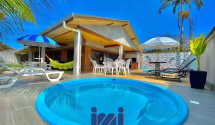 Casa com 5 dormitórios na Prainha