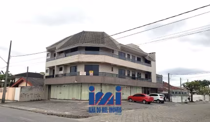 Apartamentos e loja Praia de Leste frente ao mar