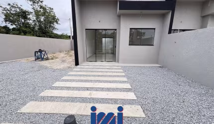 Casa nova em Matinhos frente rua asfaltada