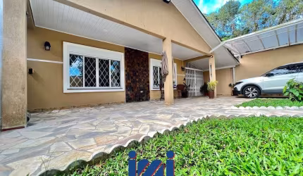 Casa 5 dormitórios em Pontal do Sul com piscina