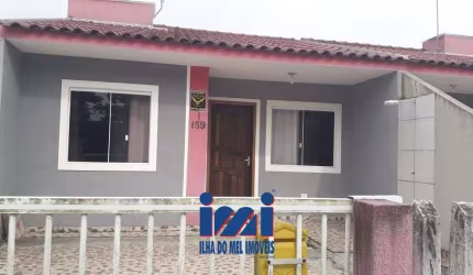 Casa a venda com piscina na praia de leste