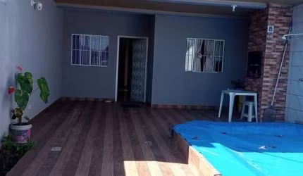 Casa a Venda com piscina em Shangri-lá