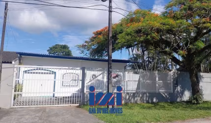 Casa com dois terrenos a venda em Matinhos