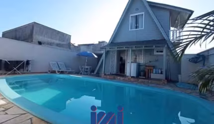 Chalé com piscina no Cohapar