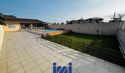 Casa com piscina no Atami a venda