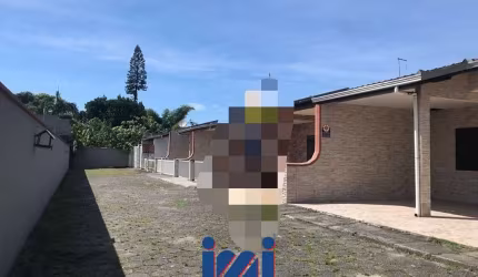 Casa em condomínio perto do mar em Matinhos