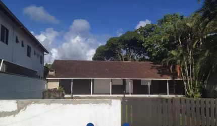 Casa na praia com quintal Pontal do Sul