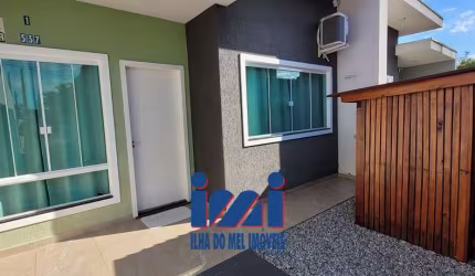 Casa com piscina a venda na praia Pontal do Paraná