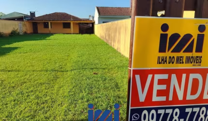 Casa á 150 metros do mar com espaço de terreno