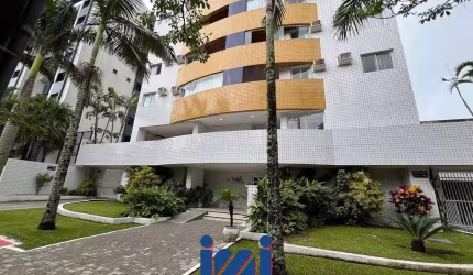 Apartamento decorado em Caiobá.
