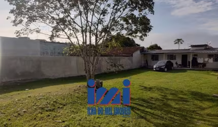 Casa com amplo terreno em Matinhos