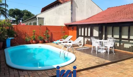 Casa a venda com piscina Praia de Leste