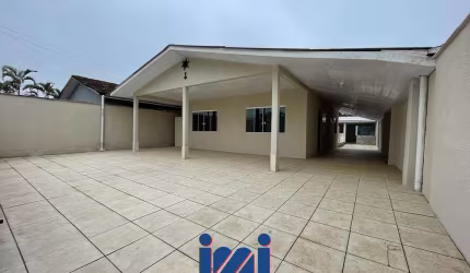 Casa com Piscina em Praia de Leste