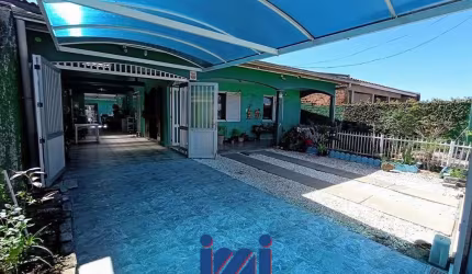 Casa e sobrado em Coroados Guaratuba