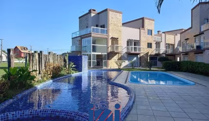 Sobrado em condomínio com piscina Balneário Atami