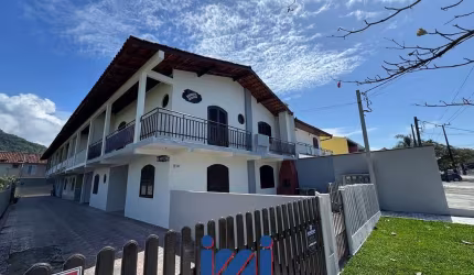 Sobrado a venda no centro de Matinhos