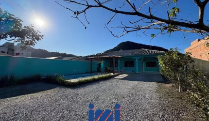 Casa com 5 quartos e piscina a venda em Matinhos