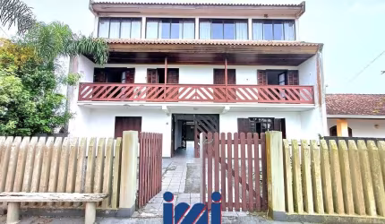 SOBRADO TRIPLEX COM 5 SUÍTES A 160 METROS DO MAR