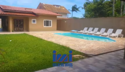 Casa com piscina no Brejatuba em Guaratuba