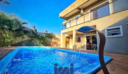 Sobrado com piscina lado mar Pontal do Sul