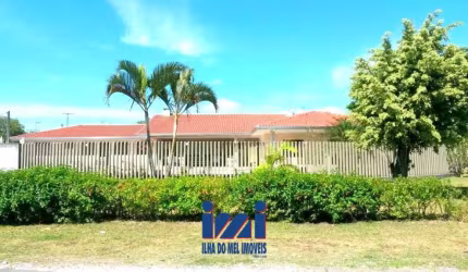 Casa com 2 terrenos piscina com suíte