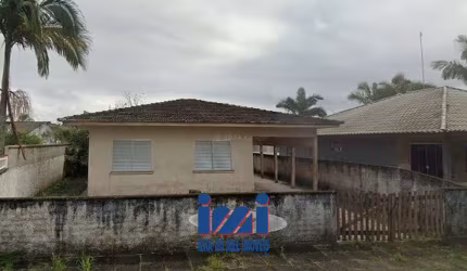 Casa com amplo Terreno em Matinhos