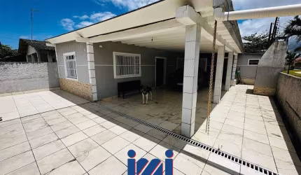 Casa com churrasqueira perto do mar em Canoas