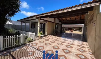 Casa com Edícula e piscina em Matinhos