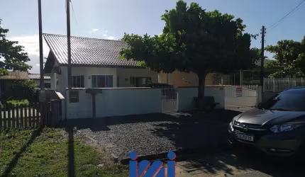 Execelente residencia na Barra do Sai em Guaratuba