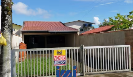 Casa com 2 quartos  próximo a Av. Paraná