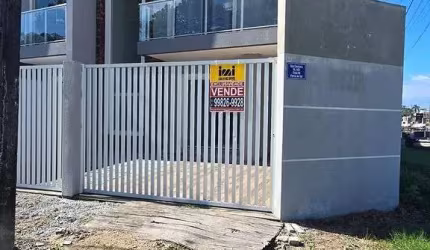 Sobrado com 2 suites, a venda em Pontal do Sul
