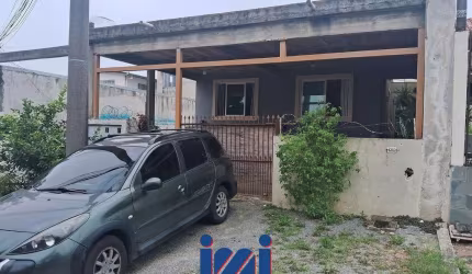 CASA NO CAPÃO RASO
