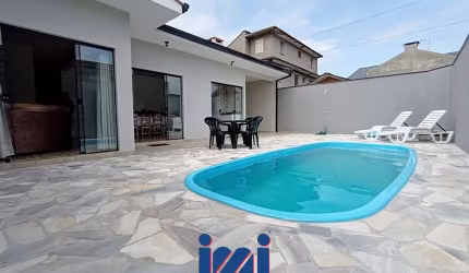 Casa com piscina em Guaratuba