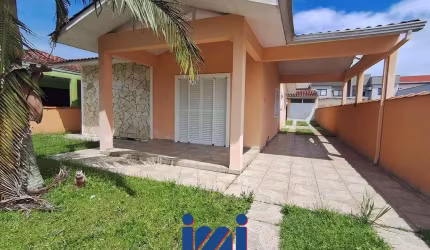 Casa faixa mar com quintal Balneário Atami