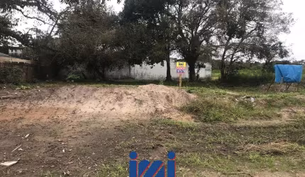 Terreno esquina de frente a rodovia em Shangri-lá