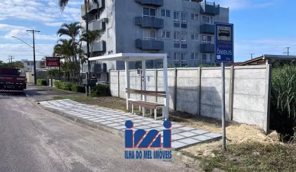 Terreno em rua comercial no Brejatuba, 75m do mar