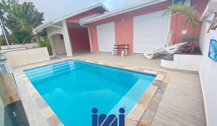 Casa 05 suítes e piscina balneario Atami