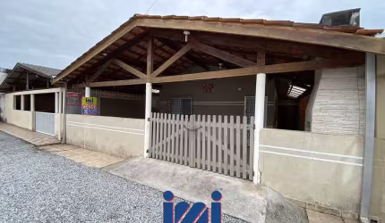 Residência c/ 2 quartos no balneário Costa Azul.