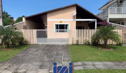 Residência com 3 quartos sendo 1 suíte, no Atami