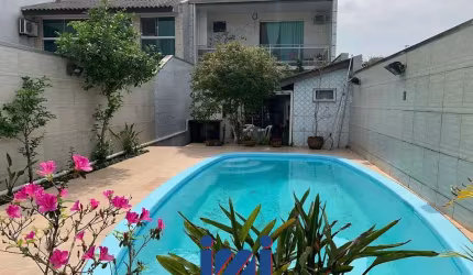 Sobrado com piscina em Shangri-lá