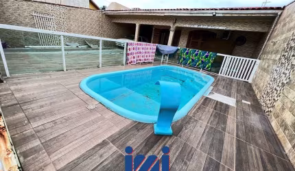 Casa com 6 quartos perto do mar