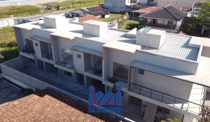 Sobrados Novos Com Vista Para o Mar