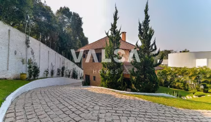 Linda casa em condomínio com 4 quartos e muito terreno ao lado do Parque Tingui!