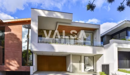 Linda casa em condomínio com 3 suítes e piscina no Santo Inácio!
