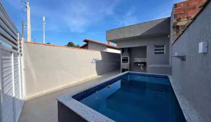 Casa Nova à Venda em Itanhaém com 2 quartos, 2 banheiros, 2 vagas e 68m²