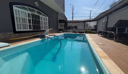 Sobrado à venda em Praia Grande com 03 quartos e piscina no bairro Ocian