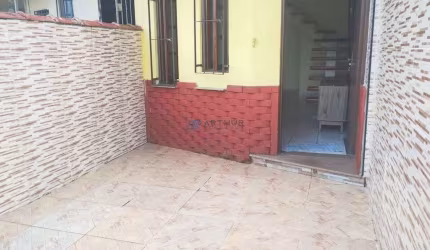 Sobrado à venda em Praia Grande 02 Dormitório