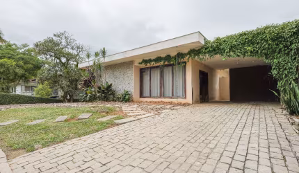 Casa com 1 suíte mais 2 quartos à venda no bairro América em Joinville - SC por R$ 1.498.000,00.