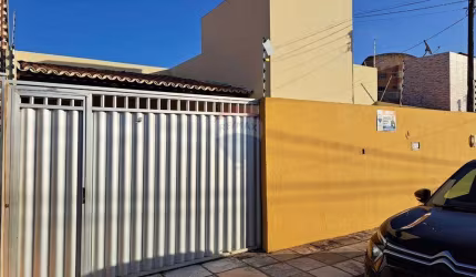 Casa com 3 Dormitórios, sendo uma suíte, closet e dependência com banheiro